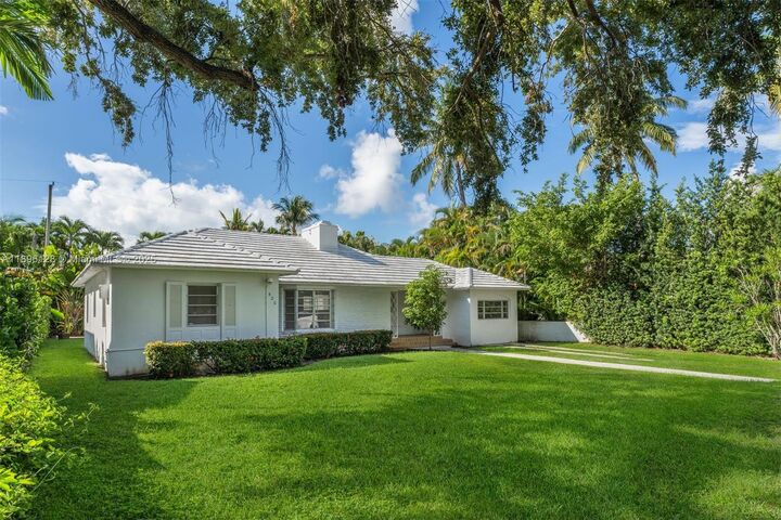 Property Photo: 520 W 51st Ter FL 33140