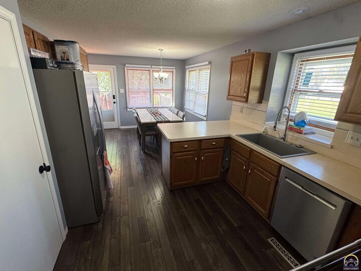 Property Photo:  1053 SW Harvey St  KS 66604