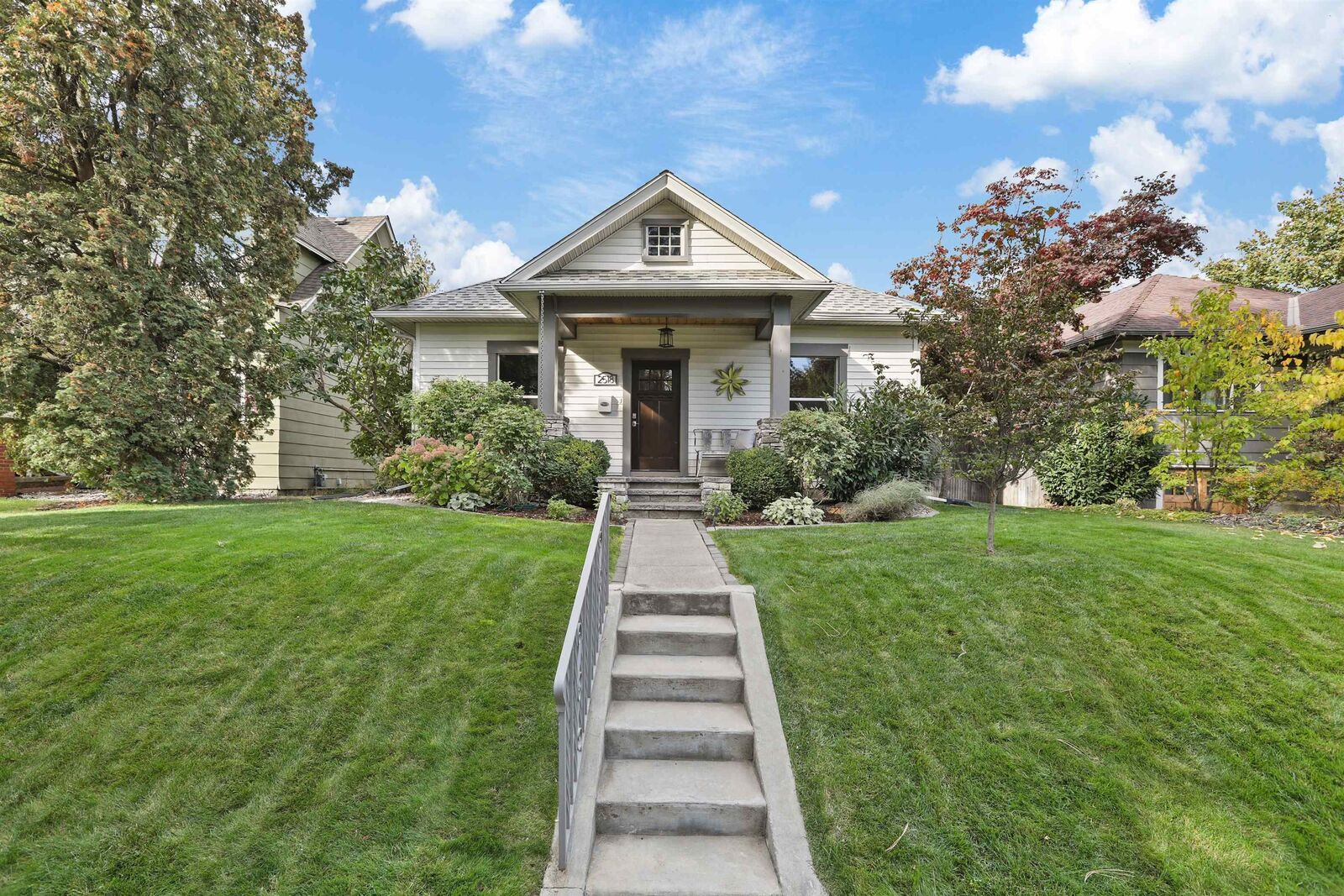 Property Photo: 2518 S Lamonte Ave WA 99203