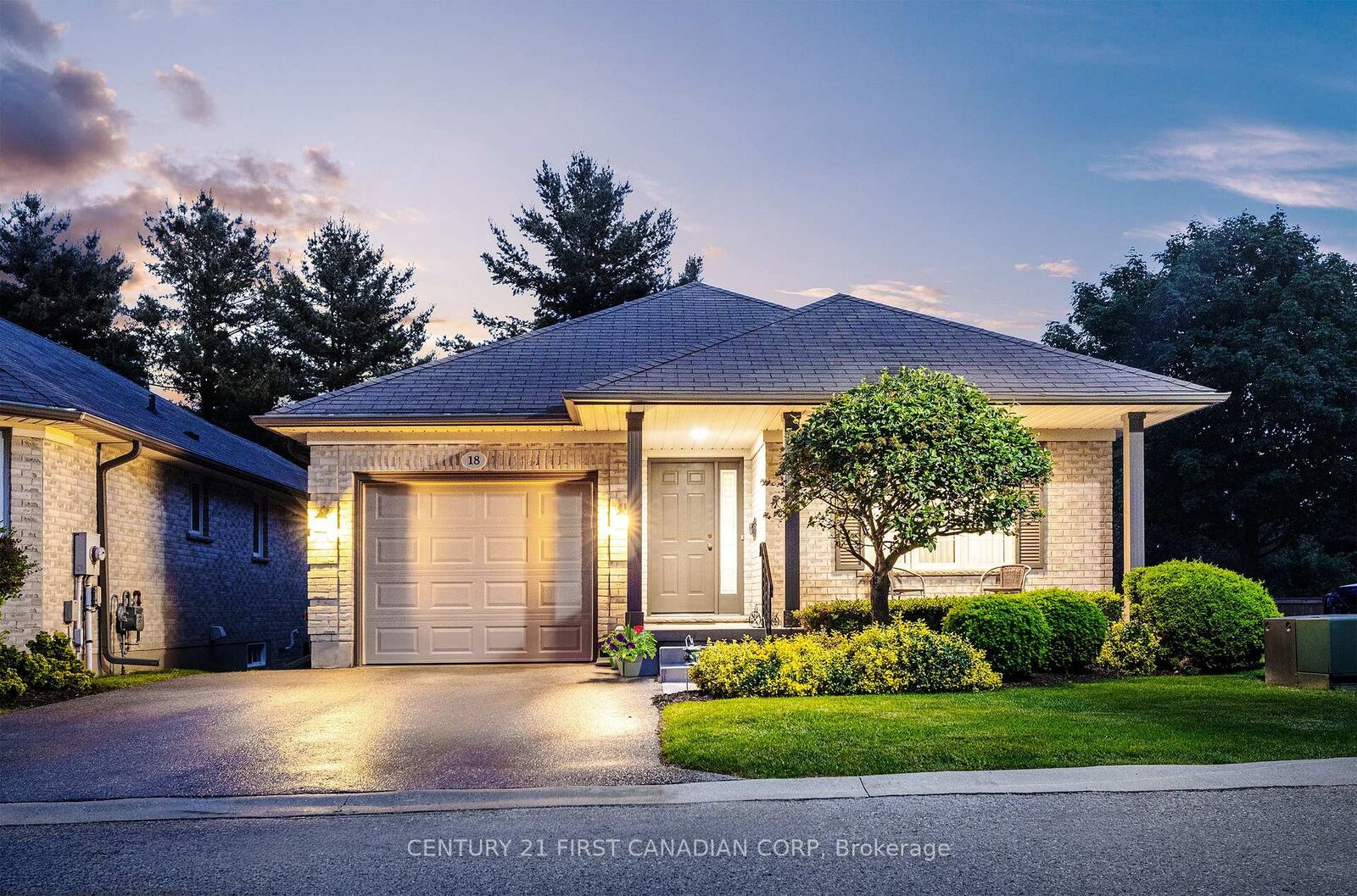 Property Photo: 20 Windemere Place 18 ON N5R 6H6