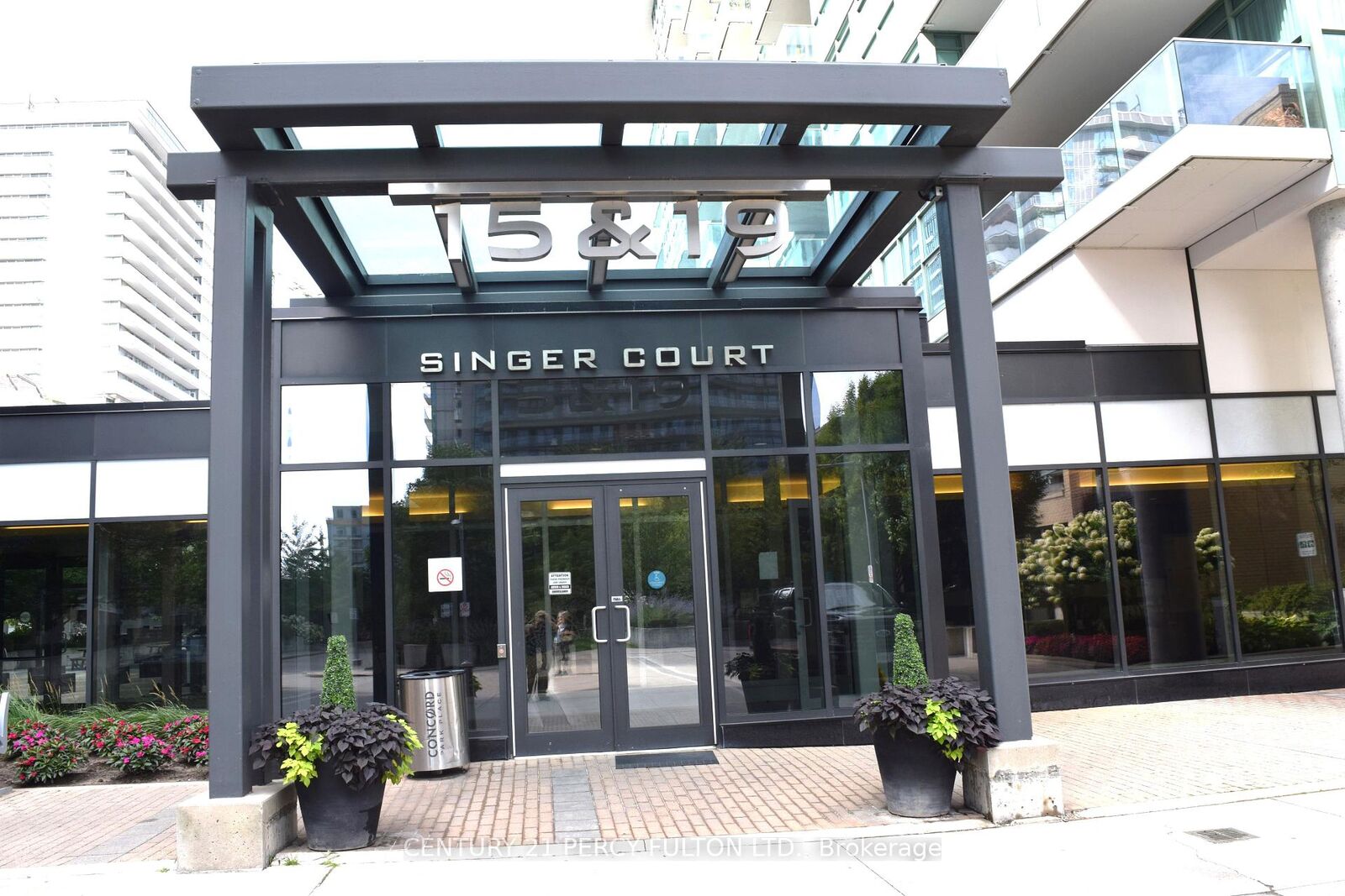 Property Photo: 15 Singer Court 910 ON M2K 0B1