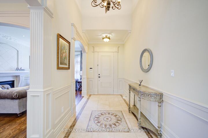 Photo de la propriété: 219 Greenfield Avenue ON M2N 3E2