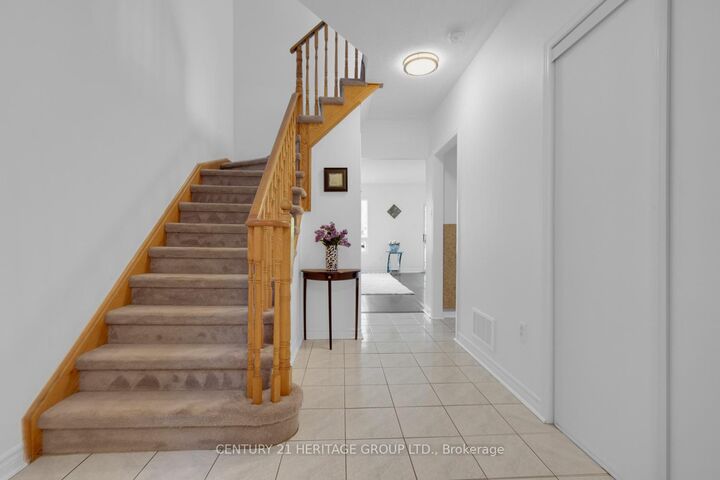 Property Photo: 431 Carruthers Avenue Upper ON L3X 2C1