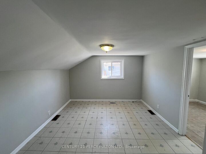Photo de la propriété: 169 Mary Street N 2 ON L1G 5C1