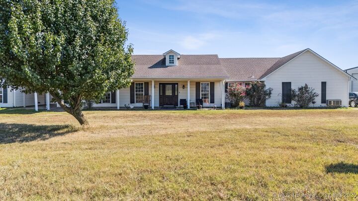 Property Photo:  109159 S 4210 Road  OK 74426