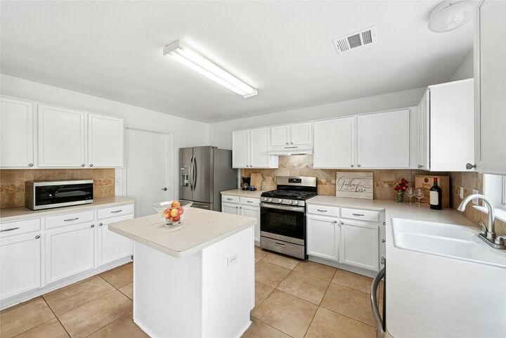 Property Photo: 13243 Woodthorn Way TX 78249