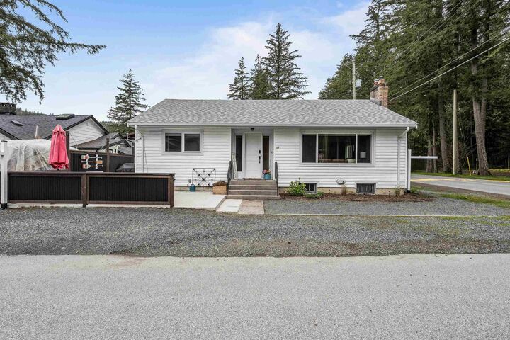 404 Birch Street  Cultus Lake BC V2R 4Z3 photo
