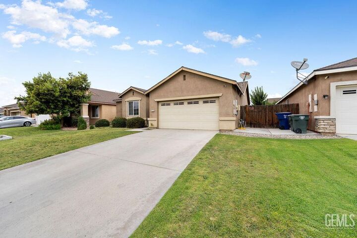 Property Photo: 9114 Centennial Star Drive CA 93311
