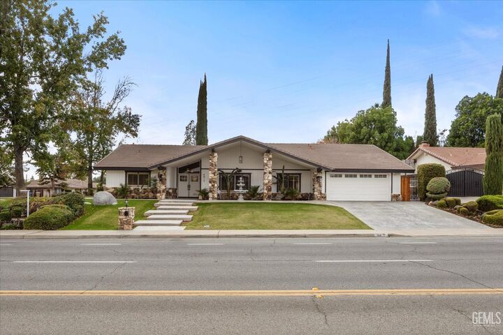 Property Photo: 4815 Panorama Drive CA 93306