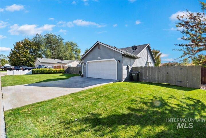 Property Photo: 1031 W Gold Street ID 83634