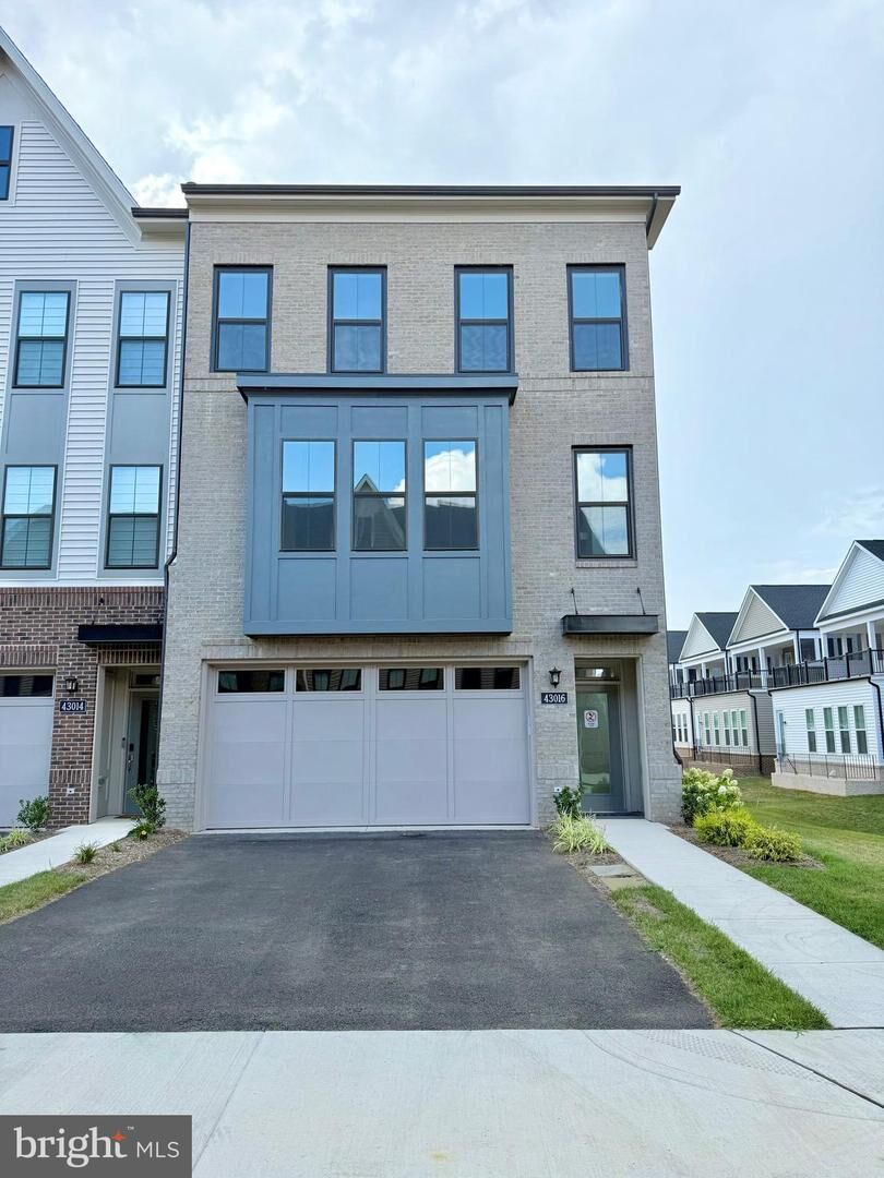 Property Photo: 43016 Debonair Terrace VA 20148