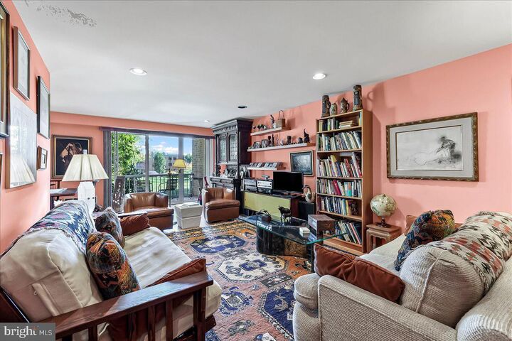 Property Photo: 1640 Oakwood Drive W114 PA 19072