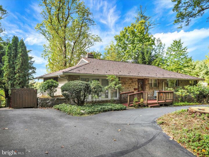 Property Photo: 1532 Oak Lane PA 19604
