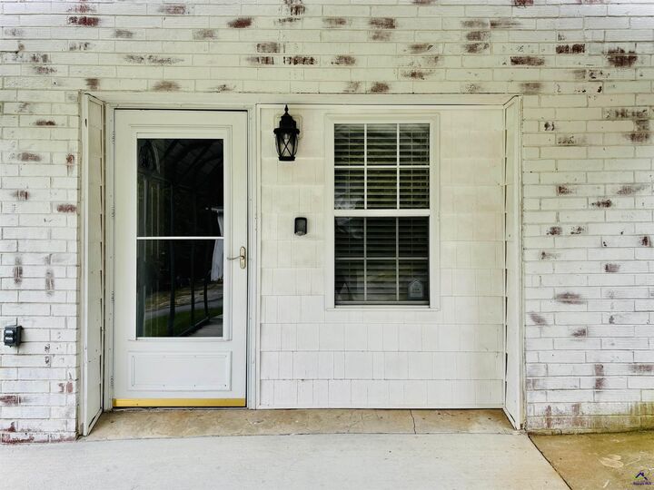 Property Photo:  402 Pine Valley Drive  GA 31088 