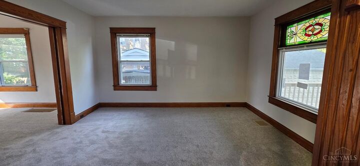 Property Photo: 2409 Kenilworth Avenue OH 45212