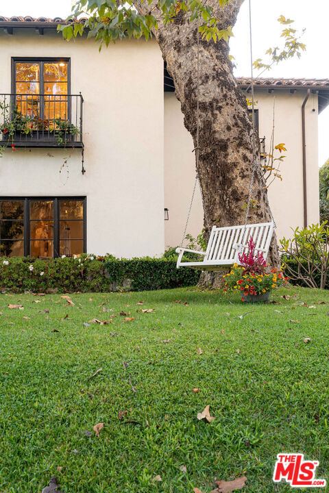 Property Photo: 200 Lorraine Blvd CA 90004