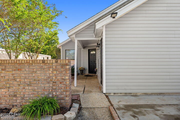 Property Photo: 4005 Par Drive FL 32404