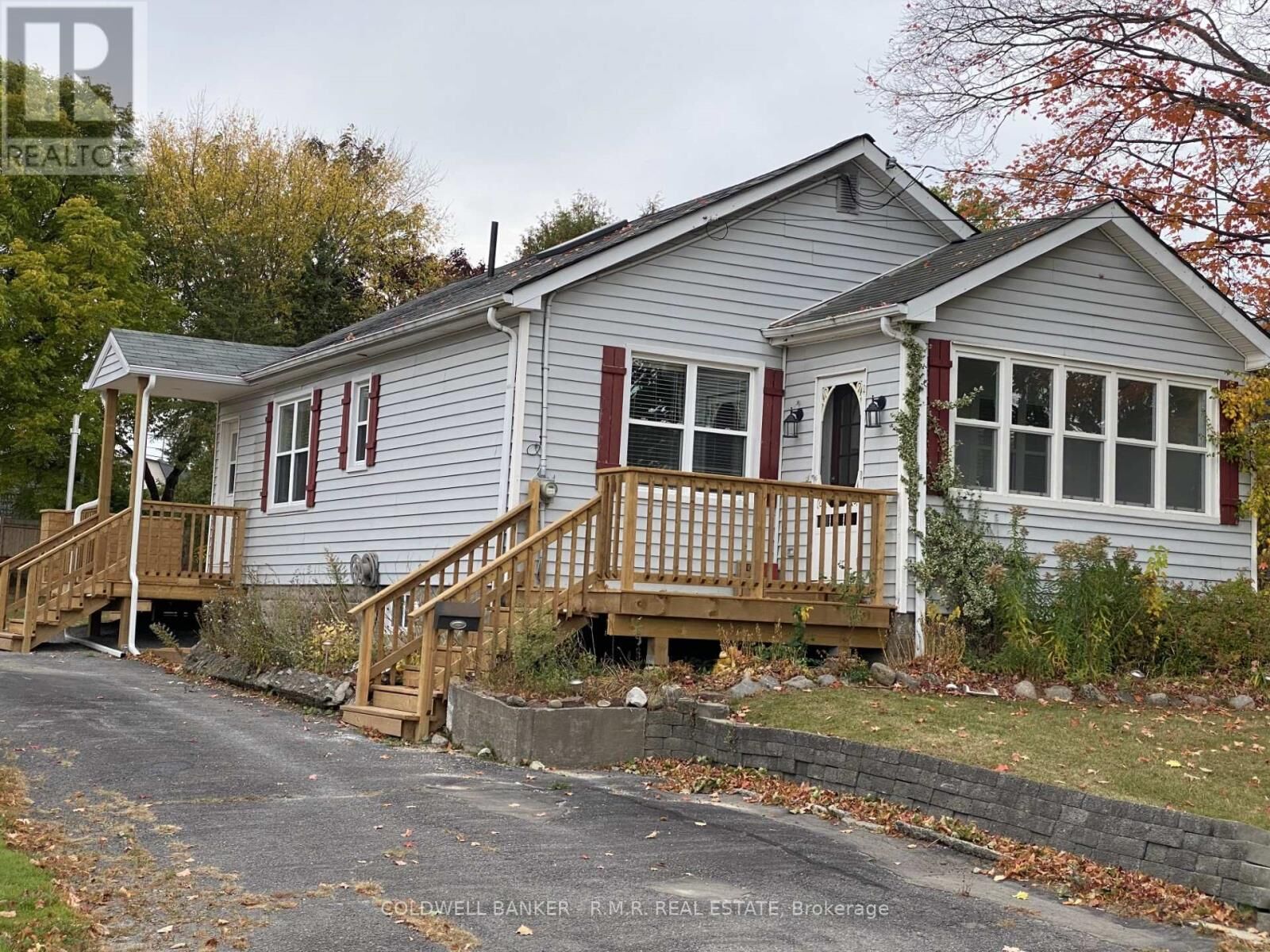 Photo de la propriété: 225 Hope Street North ON L1A 2P5