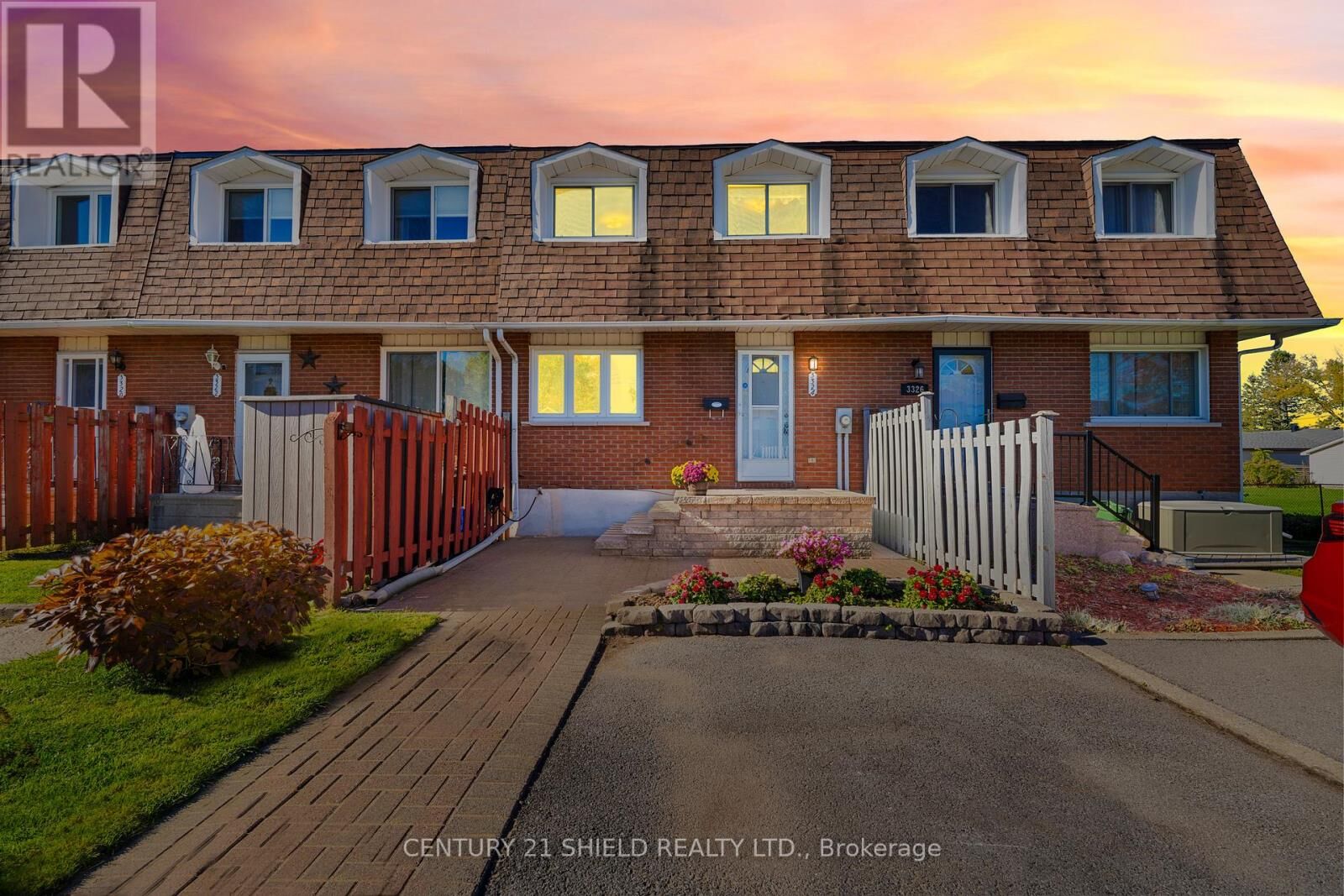 Property Photo: 3324 Cadeb Avenue ON K6K 1L8