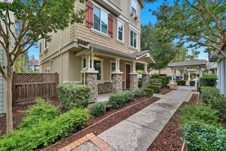 Property Photo: 7092 N Mariposa Ct CA 94568