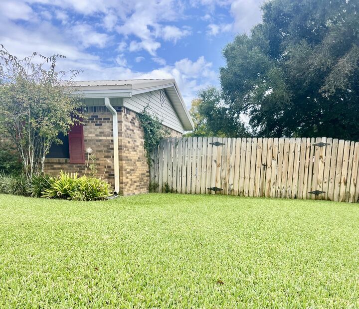 Property Photo: 307 NW Sikes Circle FL 32548