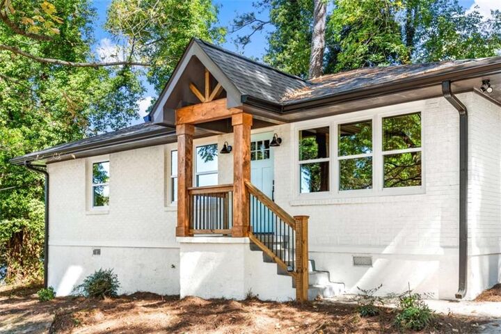 Property Photo: 1834 Hillsdale Drive GA 30032
