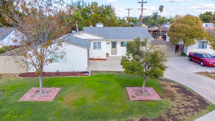 Property Photo: 5053 E Lamona Avenue CA 93727