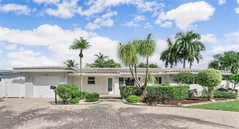Property Photo: 1009 SE 10th Ct FL 33441