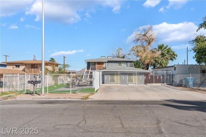 370 North 13th Street  Las Vegas NV 89101 photo