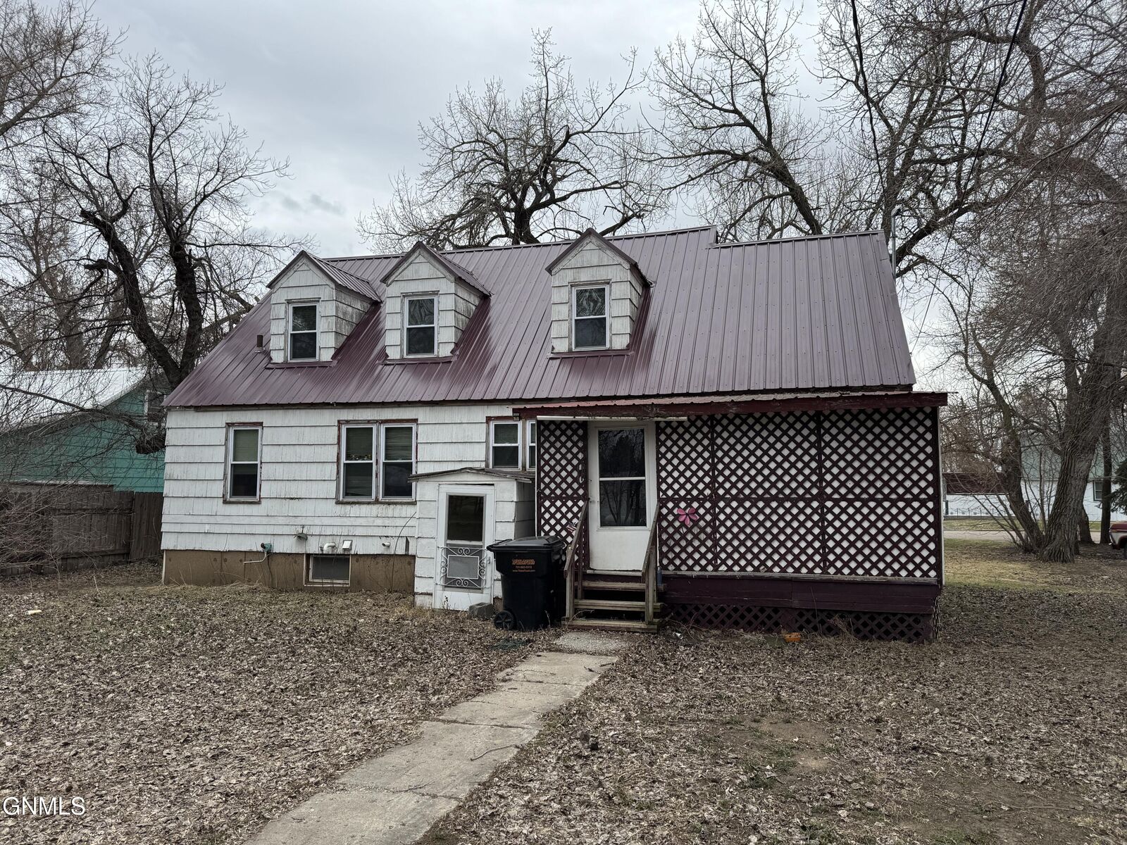 Property Photo: 116 Market Street E ND 58530