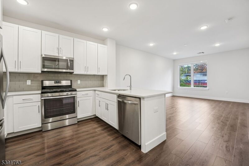 Property Photo:  41 W Prospect St  NJ 07463