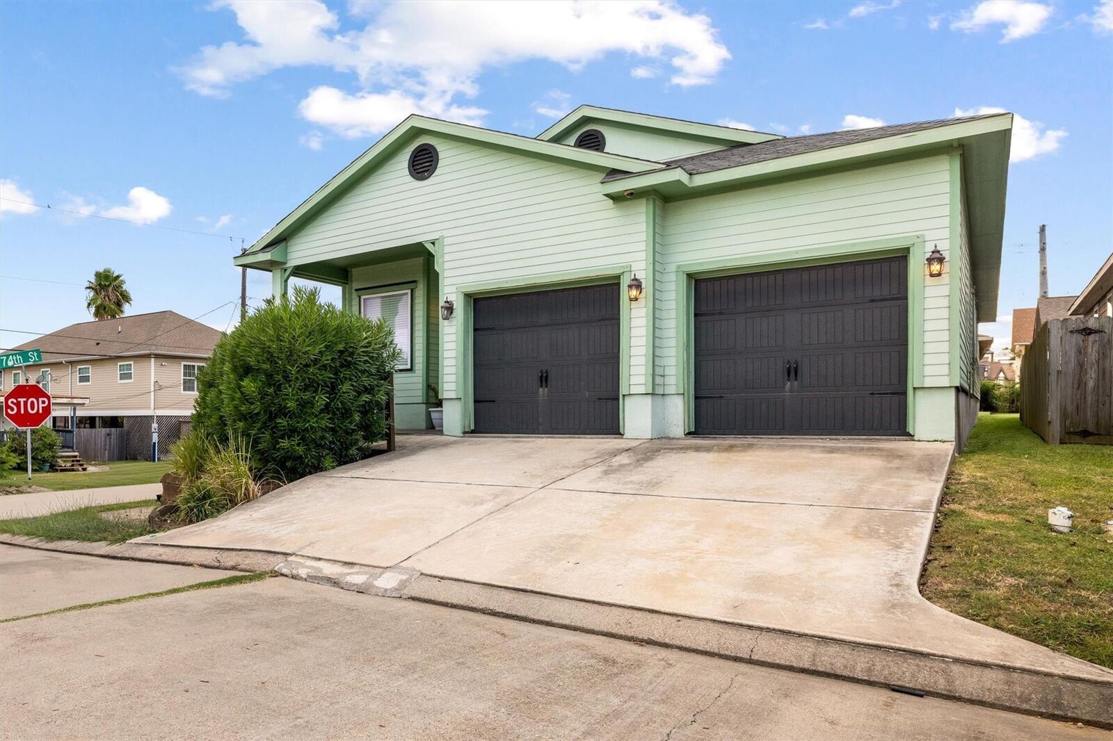 Property Photo: 7308 Magnolia Blossom TX 77551
