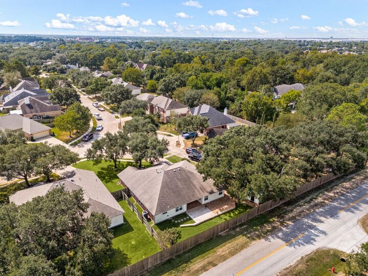 Property Photo: 6031 Whispering Lakes Drive TX 77493