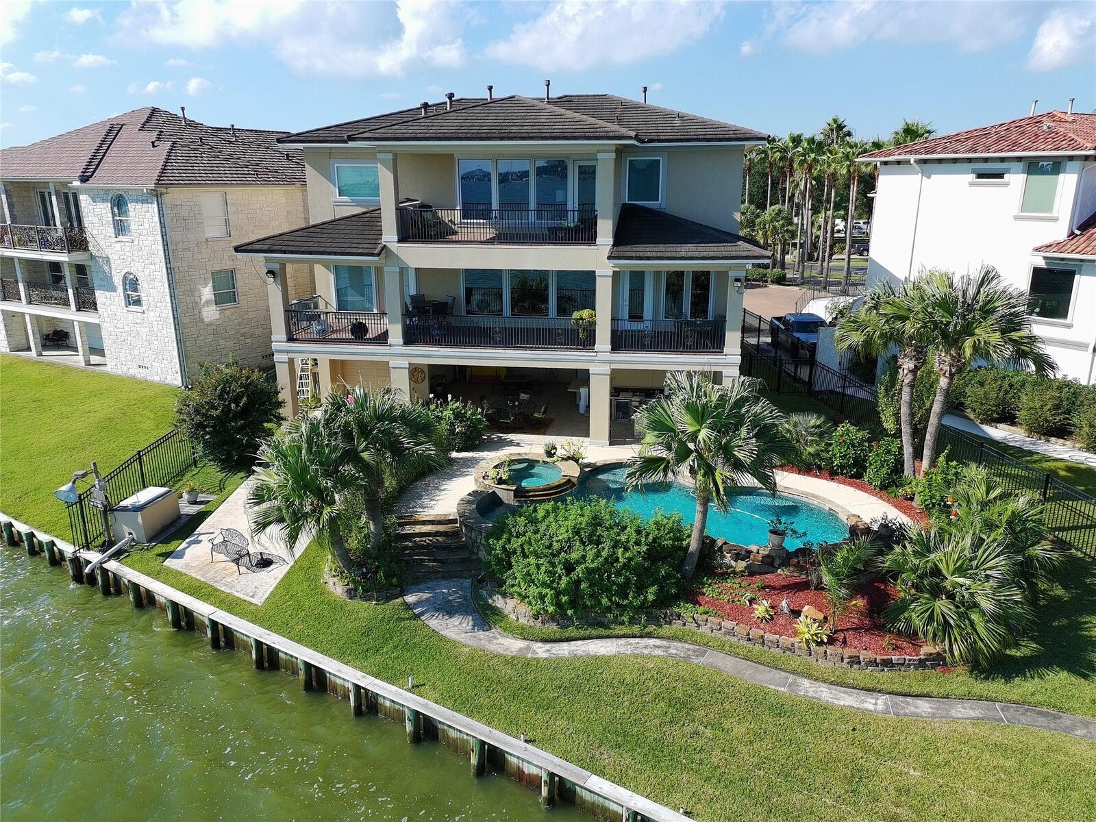 Property Photo:  2242 Marina Way  TX 77565 