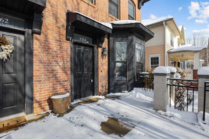 Property Photo:  1254 Foster Rd  IA 52245 