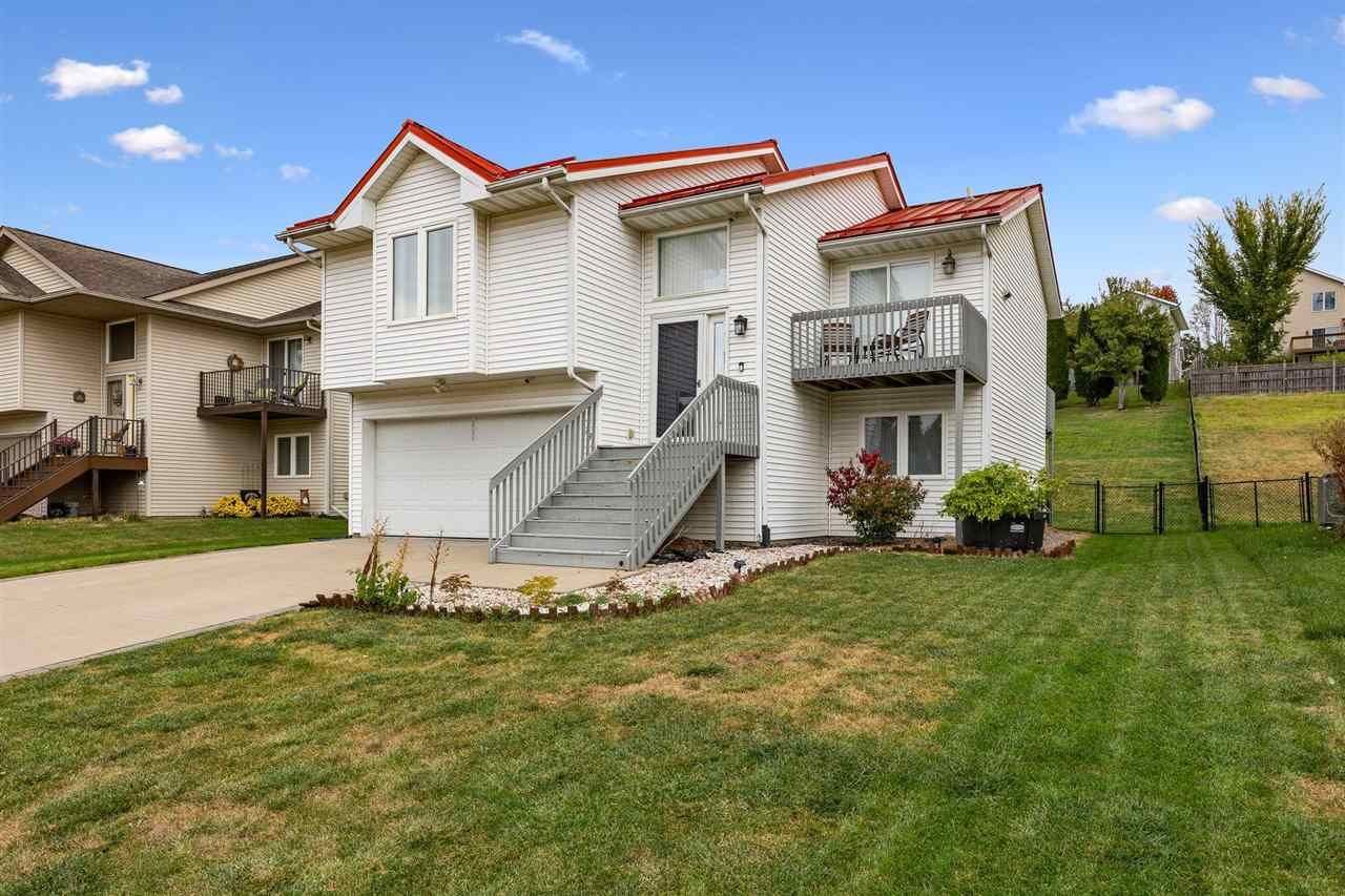 Property Photo: 1731 Parkway Dr IA 52241