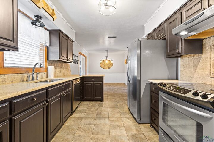 Property Photo: 135 Camelia Dr TX 75691