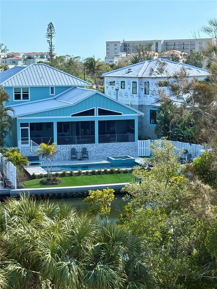 Property Photo:  262 Island Circle  FL 34242 