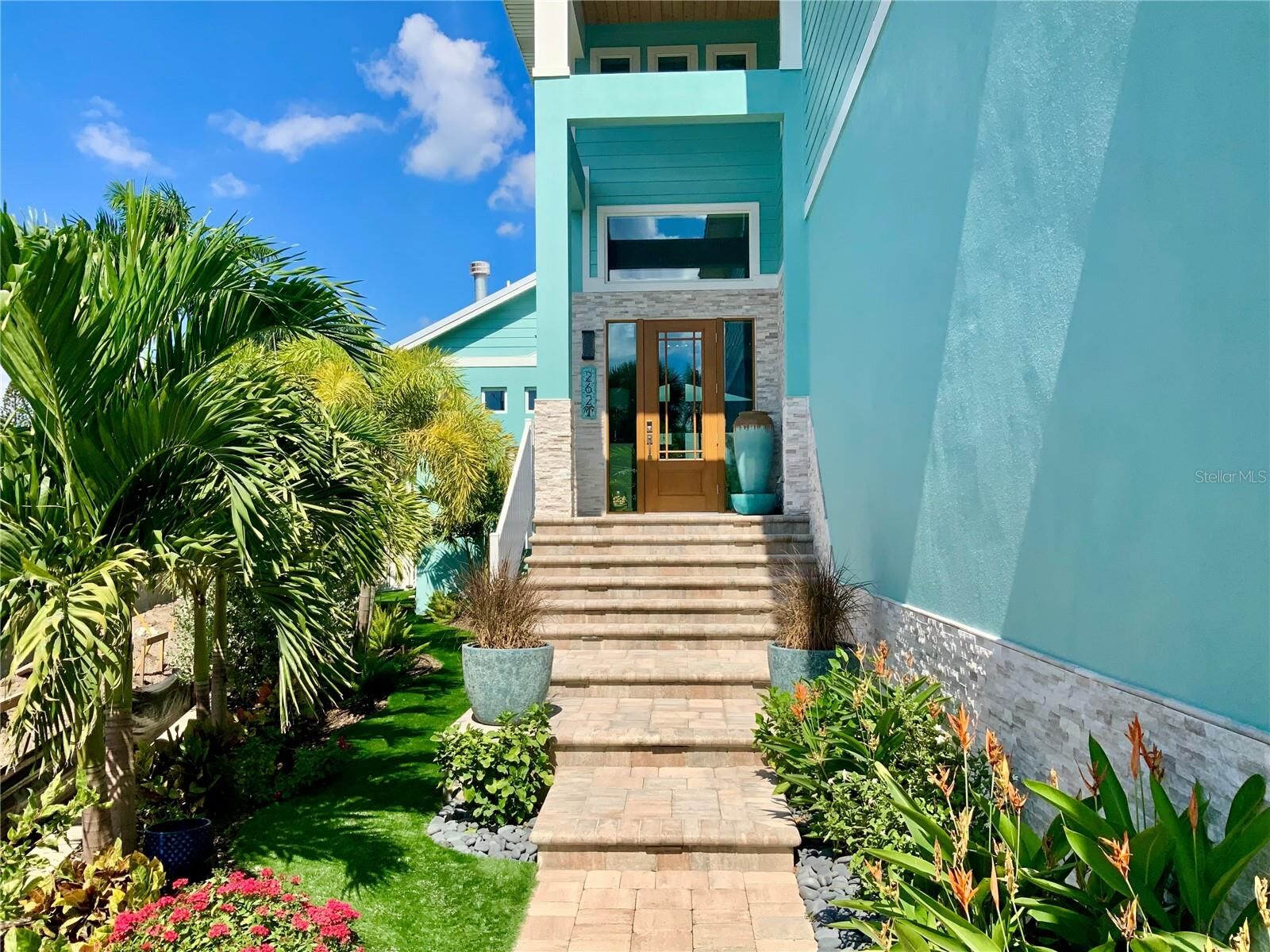 Property Photo: 262 Island Circle FL 34242