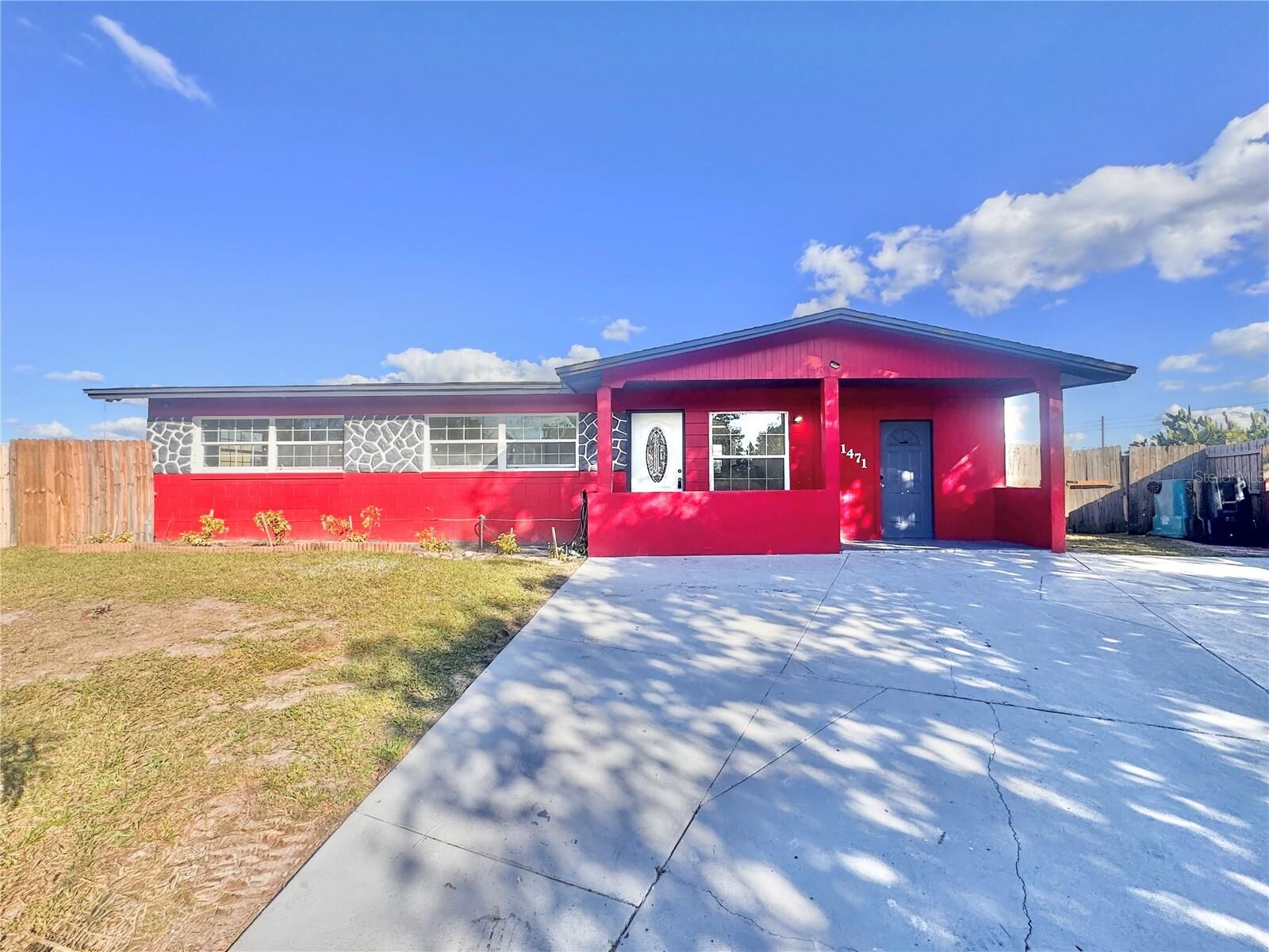 Property Photo: 1471 Kozart Court FL 32811