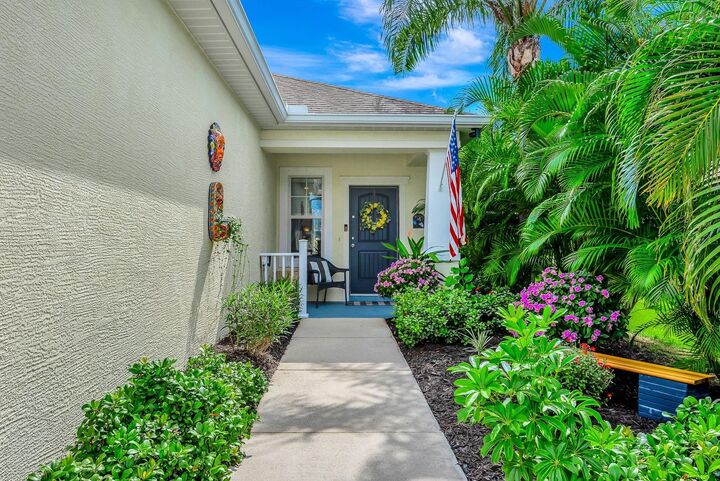 Property Photo: 5007 Boston Common Glen FL 34211
