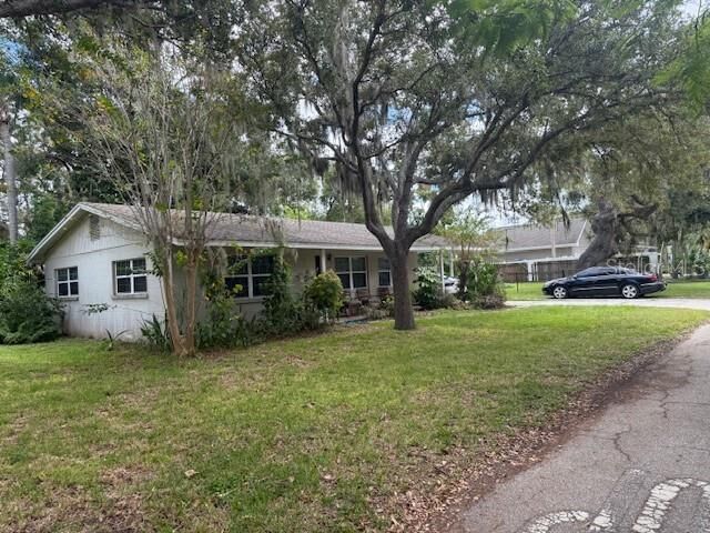 Property Photo: 1905 S Jefferson Avenue FL 34239