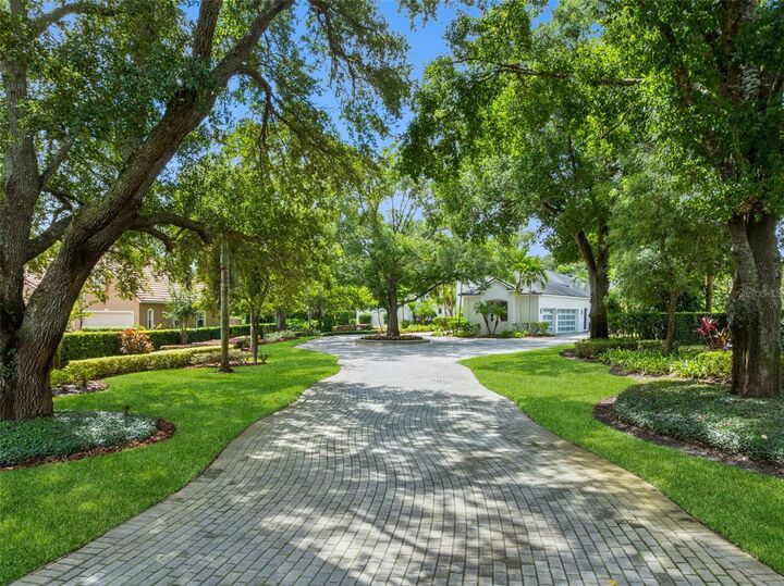 Property Photo: 1724 Windermeredown Place FL 34786