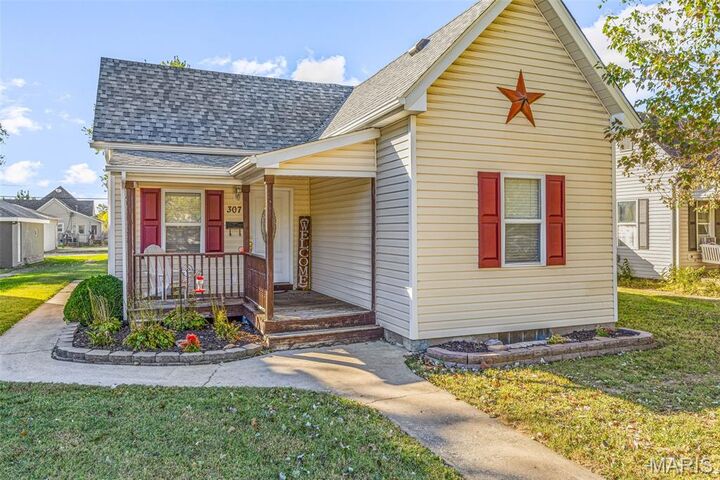 Property Photo:  307 N Taylor Avenue  MO 63019