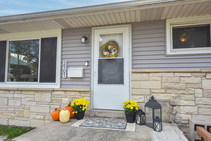 Property Photo: 2507 W Whitaker Ave WI 53221