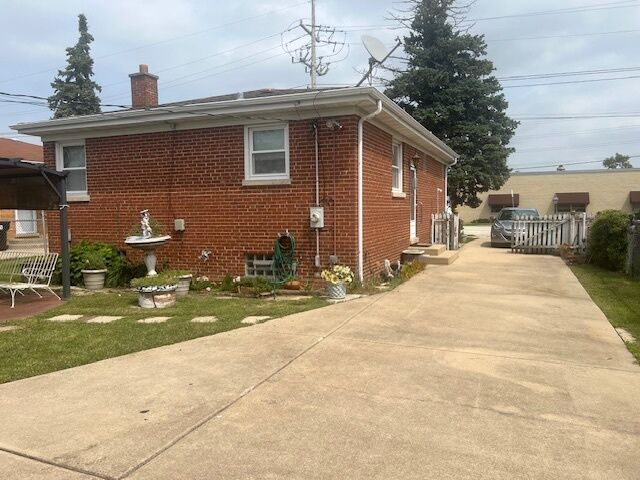 Property Photo:  1840 Gardner Road  IL 60154