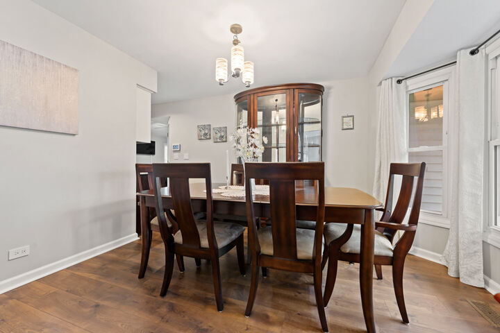 Property Photo:  1845 Maryland Drive  IL 60007