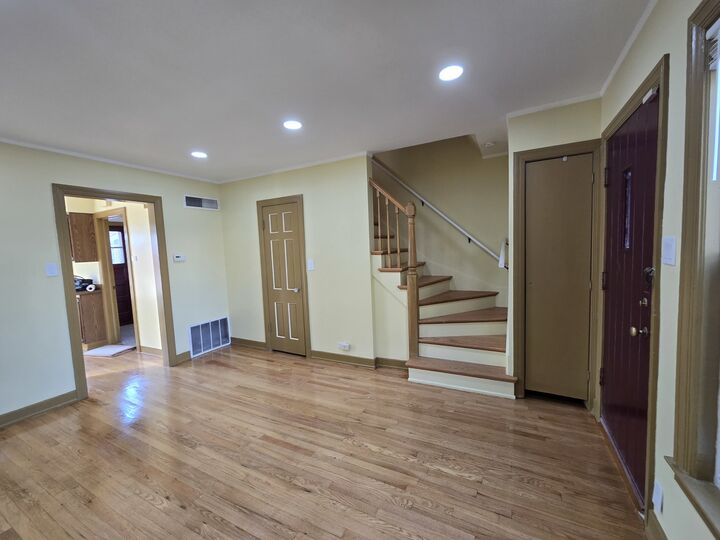 Property Photo: 5157 W Ainslie Street IL 60630