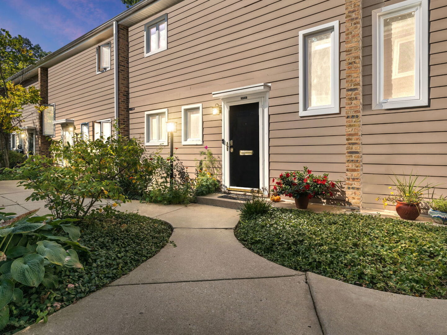 Property Photo: 315 Hawthorn Avenue IL 60022