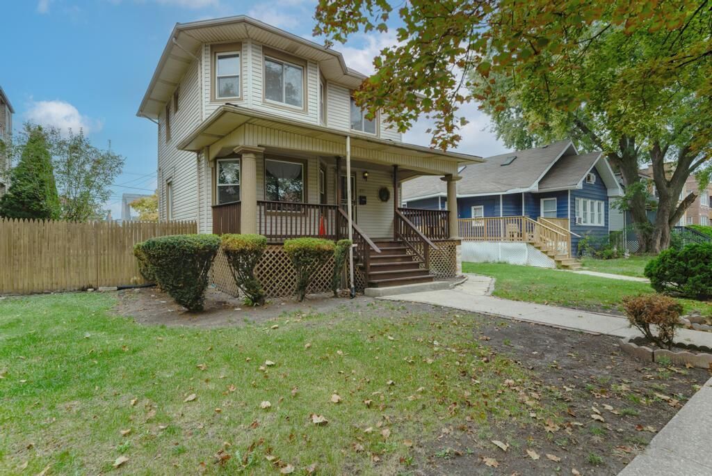 Property Photo: 820 S 17th Avenue IL 60153